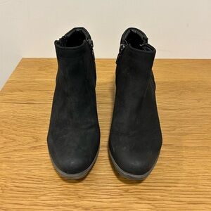 BLONDO Black Leather Ankle Boots